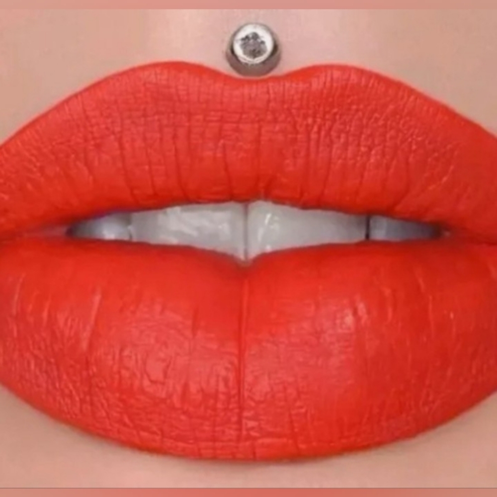 Jeffree Star Velvet Trap